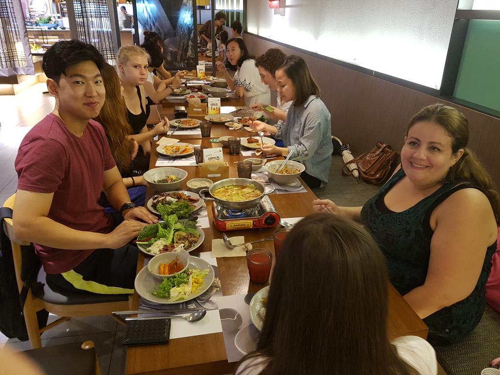 Comeinn Guesthouse Hongdae - Female Only Сеул Екстериор снимка