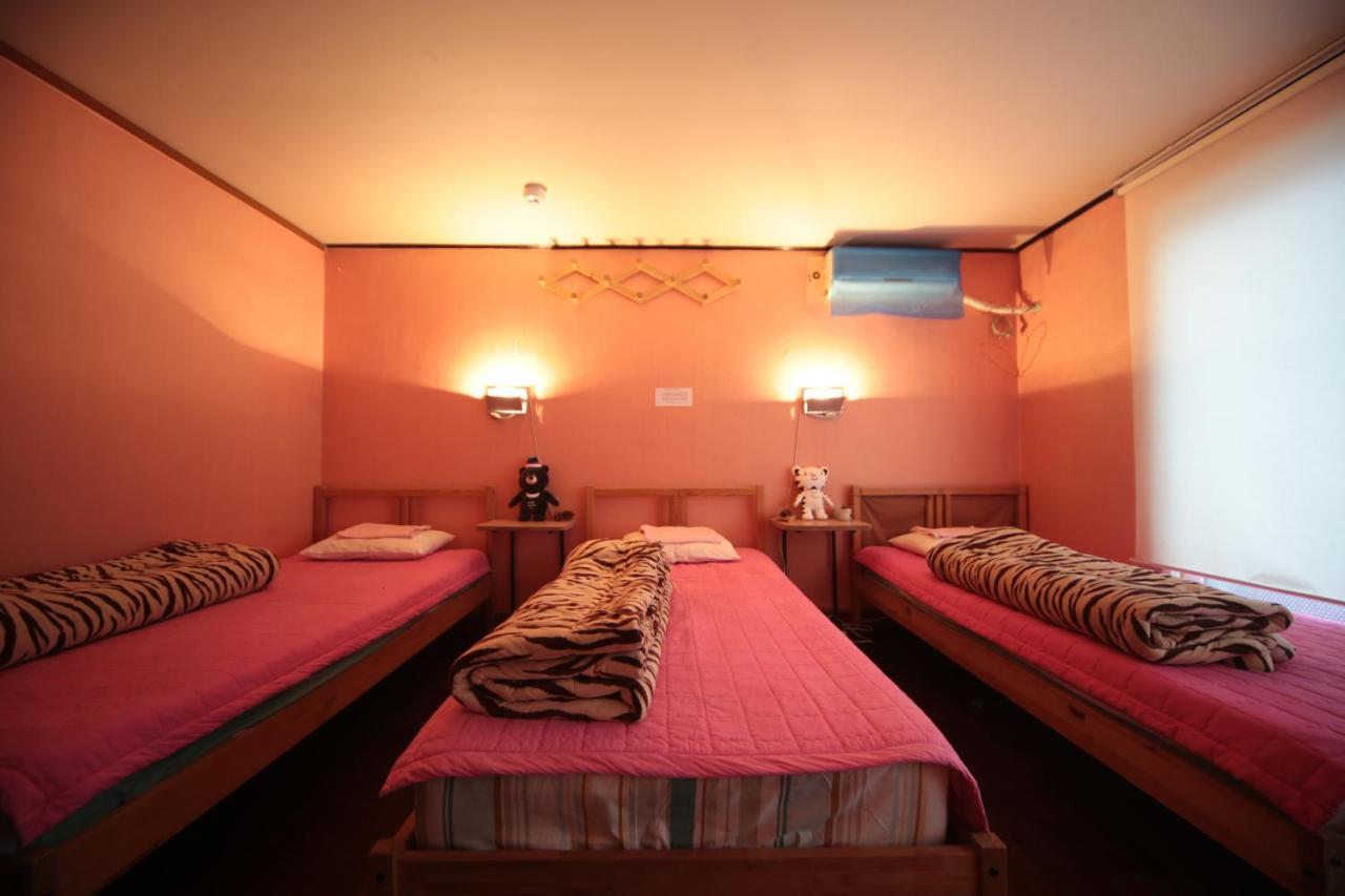 Comeinn Guesthouse Hongdae - Female Only Сеул Екстериор снимка