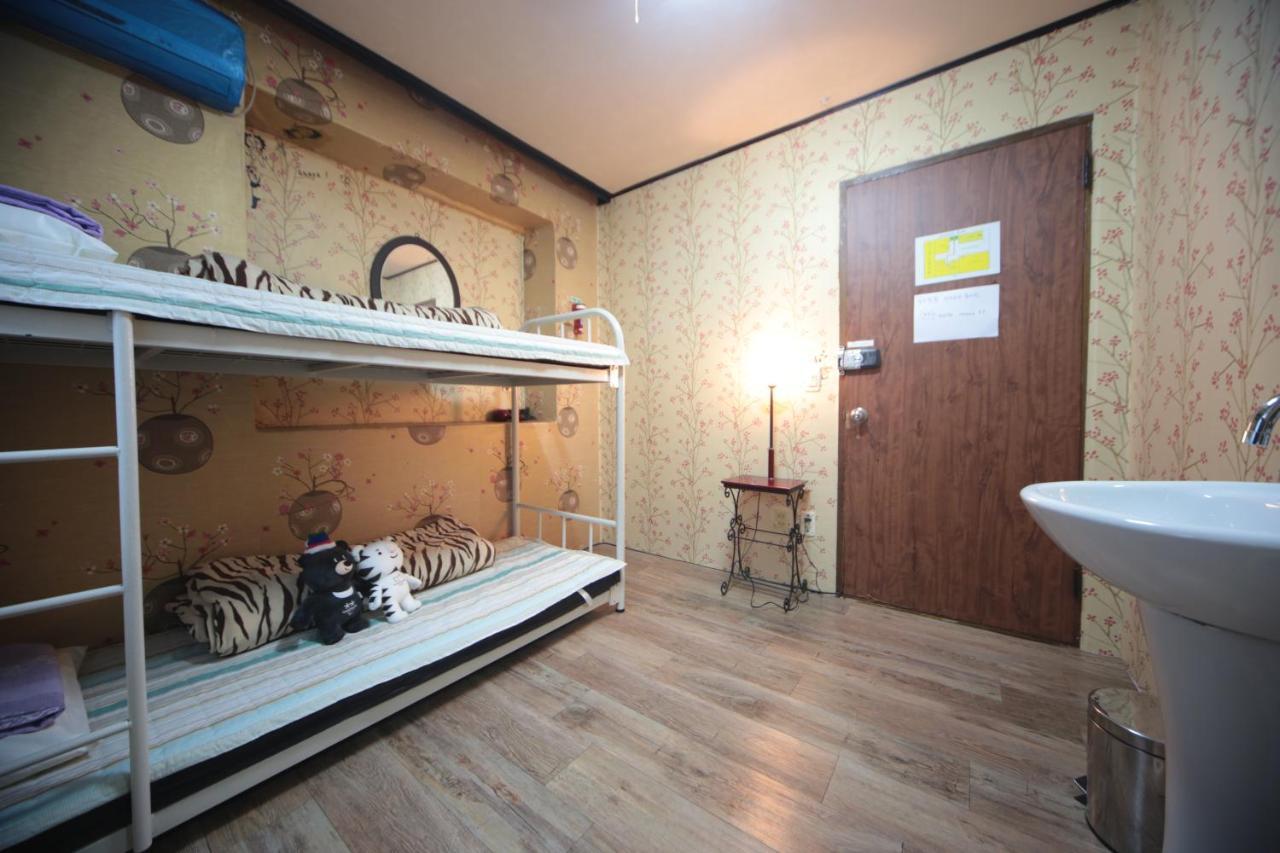 Comeinn Guesthouse Hongdae - Female Only Сеул Екстериор снимка